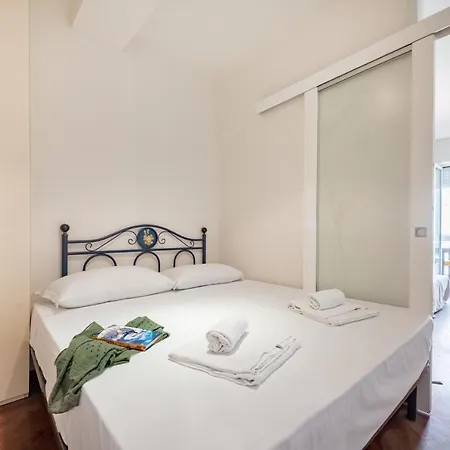 Central & Comfy Apartment With Veranda Bari Exterior photo