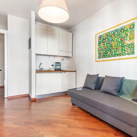 Central & Comfy Apartment With Veranda Bari Exterior photo
