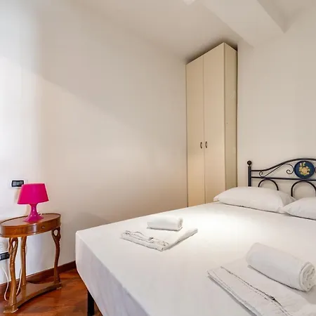 Central & Comfy Apartment With Veranda Bari Exterior photo