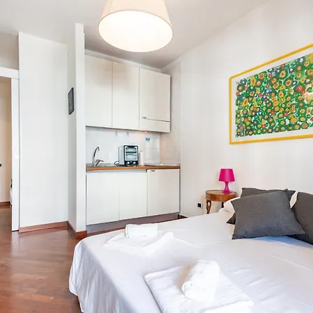 Central & Comfy Apartment With Veranda Bari Exterior photo