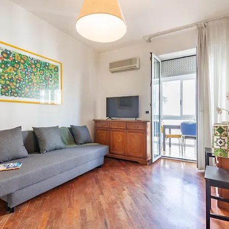 Central & Comfy Apartment With Veranda Bari Exterior photo