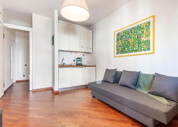 Central & Comfy Apartment With Veranda